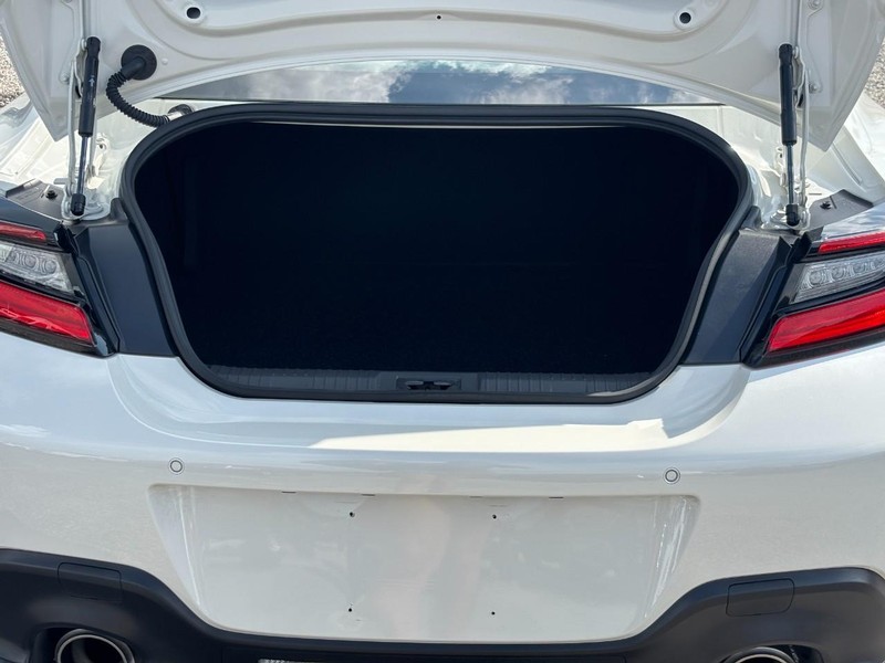 Subaru BRZ Vehicle Full-screen Gallery Image 11
