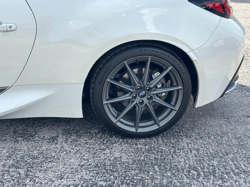 Subaru BRZ Vehicle Full-screen Gallery Image 12