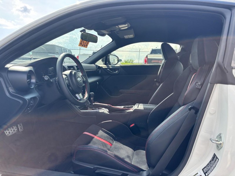 Subaru BRZ Vehicle Full-screen Gallery Image 14