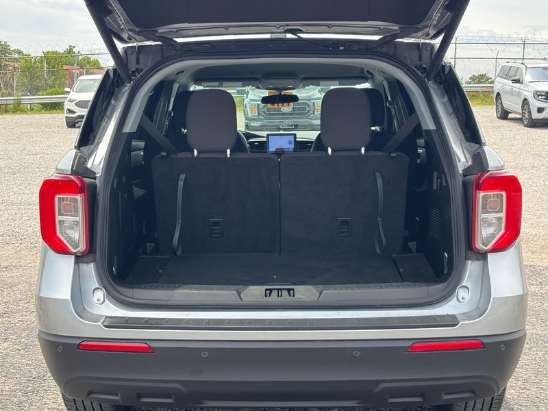 Ford Explorer Vehicle Full-screen Gallery Image 11