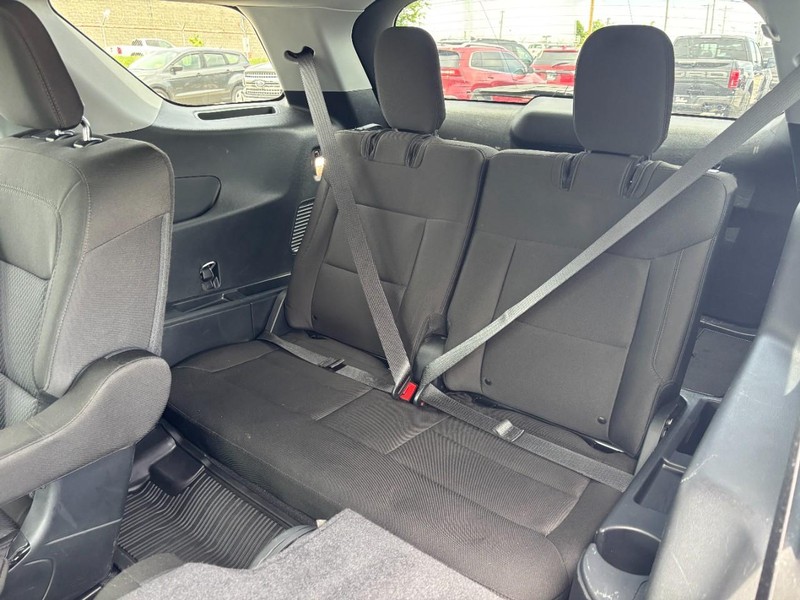 Ford Explorer Vehicle Full-screen Gallery Image 13