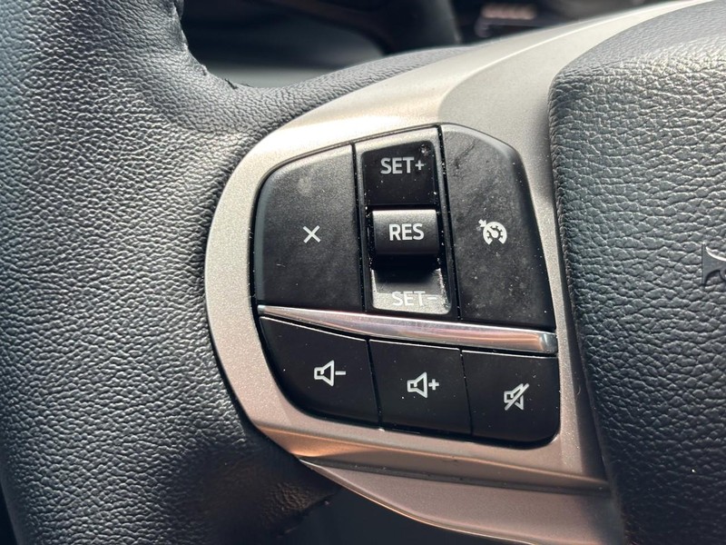 Ford Explorer Vehicle Full-screen Gallery Image 21