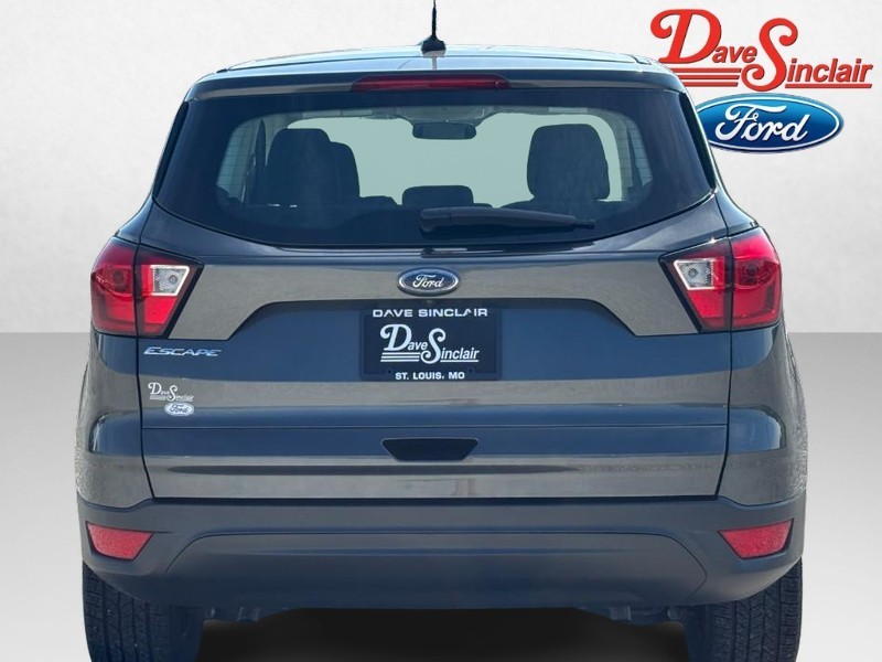 Ford Escape Vehicle Full-screen Gallery Image 08