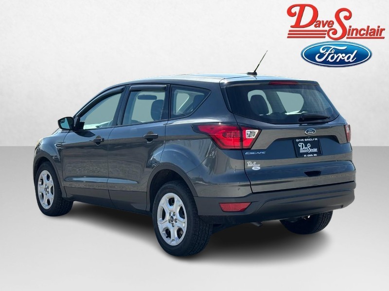 Ford Escape Vehicle Full-screen Gallery Image 09