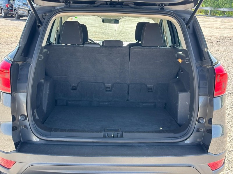 Ford Escape Vehicle Full-screen Gallery Image 11