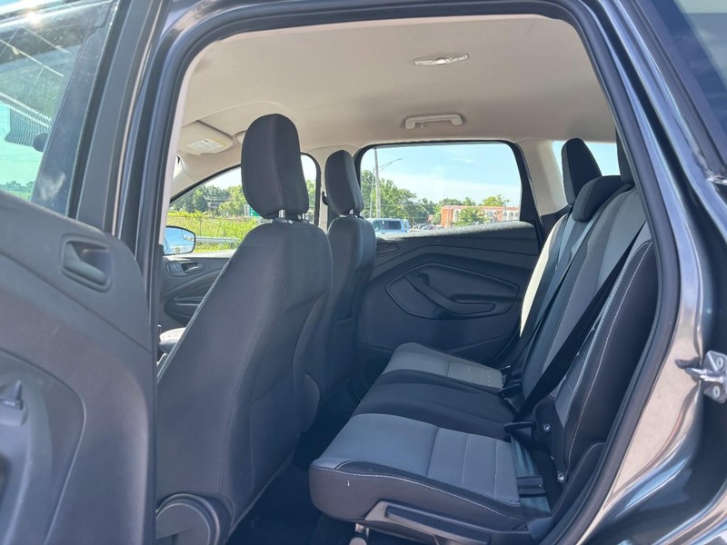 Ford Escape Vehicle Full-screen Gallery Image 13