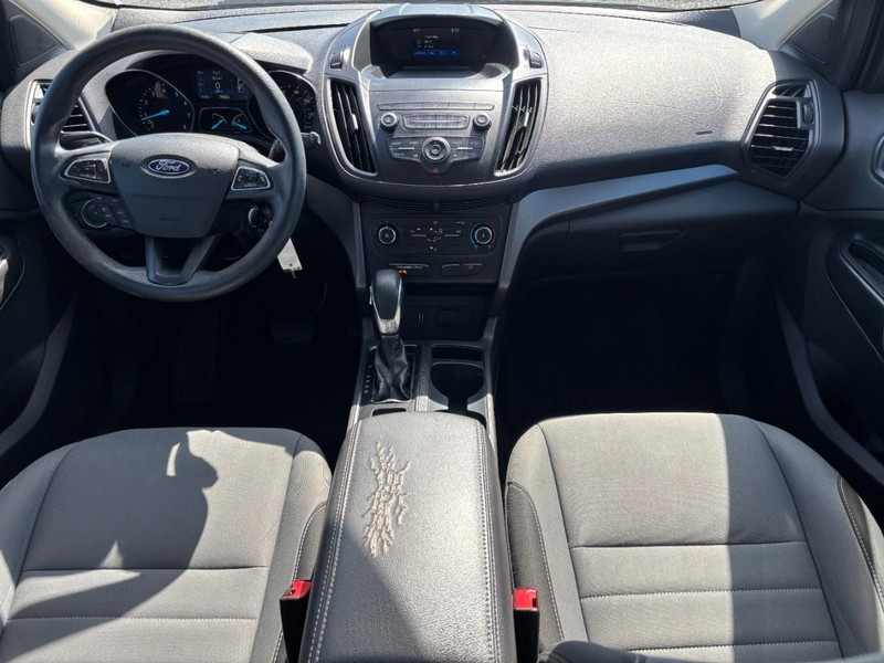 Ford Escape Vehicle Full-screen Gallery Image 15