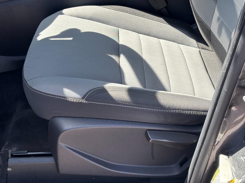Ford Escape Vehicle Full-screen Gallery Image 17