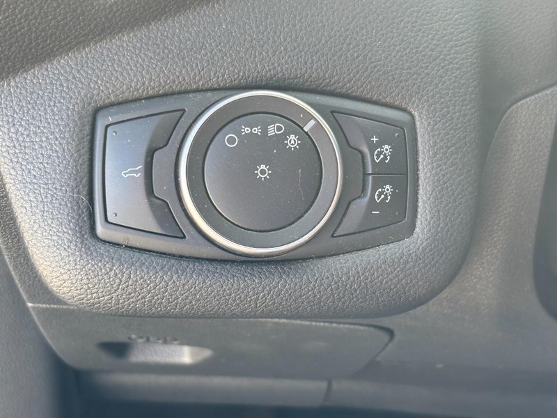 Ford Escape Vehicle Full-screen Gallery Image 19