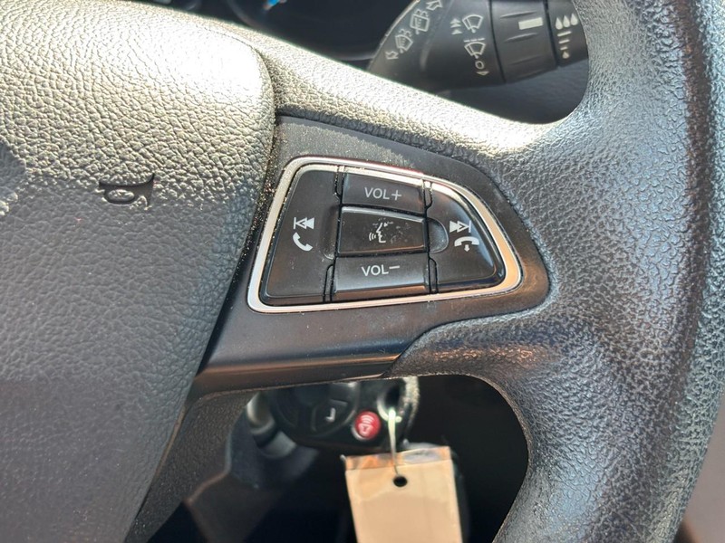 Ford Escape Vehicle Full-screen Gallery Image 21