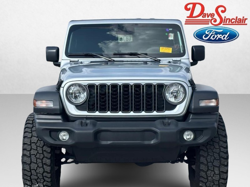 Jeep Wrangler Vehicle Full-screen Gallery Image 02