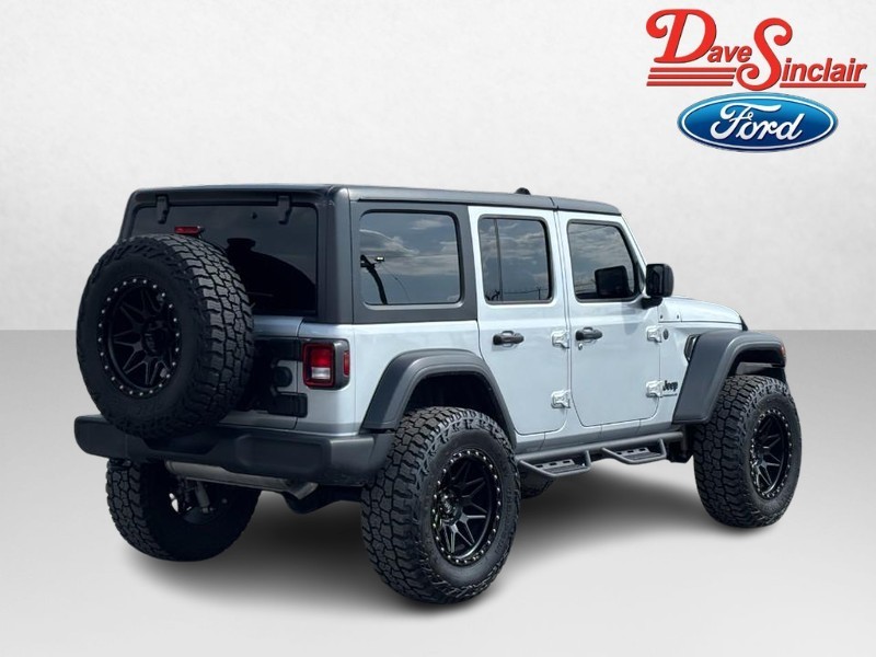Jeep Wrangler Vehicle Full-screen Gallery Image 07