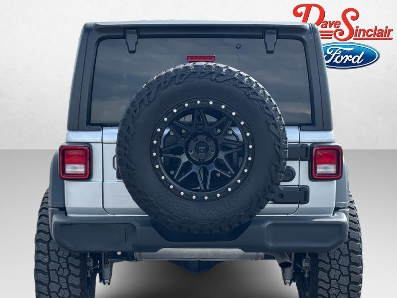 Jeep Wrangler Vehicle Full-screen Gallery Image 08