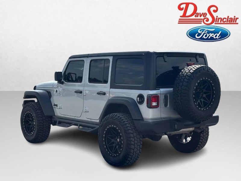 Jeep Wrangler Vehicle Full-screen Gallery Image 09