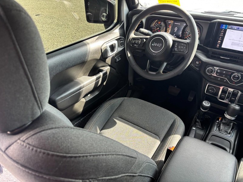 Jeep Wrangler Vehicle Full-screen Gallery Image 14