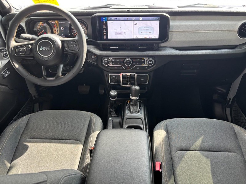 Jeep Wrangler Vehicle Full-screen Gallery Image 15