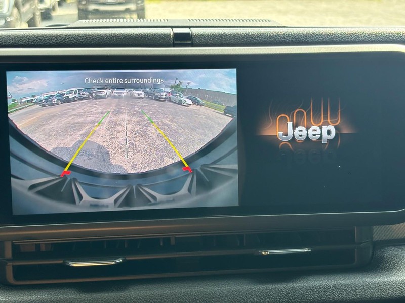 Jeep Wrangler Vehicle Full-screen Gallery Image 23