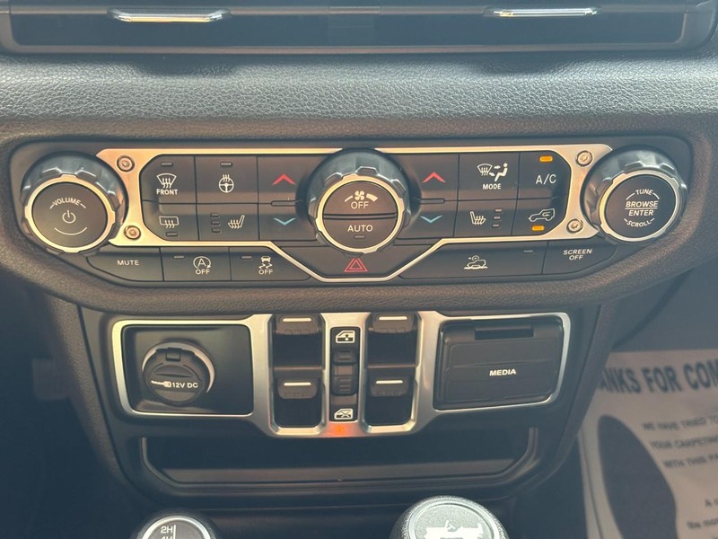 Jeep Wrangler Vehicle Full-screen Gallery Image 24
