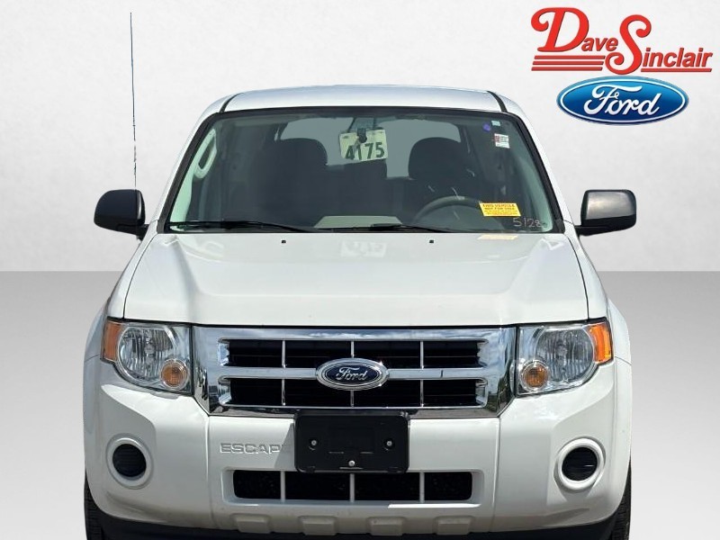 Ford Escape Vehicle Full-screen Gallery Image 02