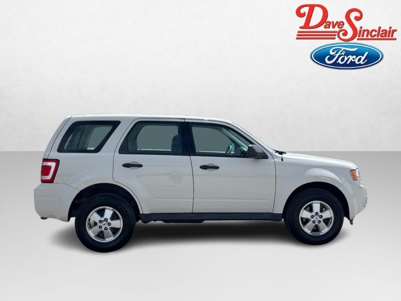 Ford Escape Vehicle Full-screen Gallery Image 05