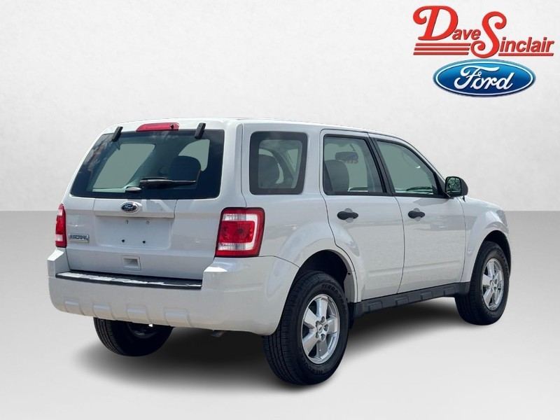 Ford Escape Vehicle Full-screen Gallery Image 07