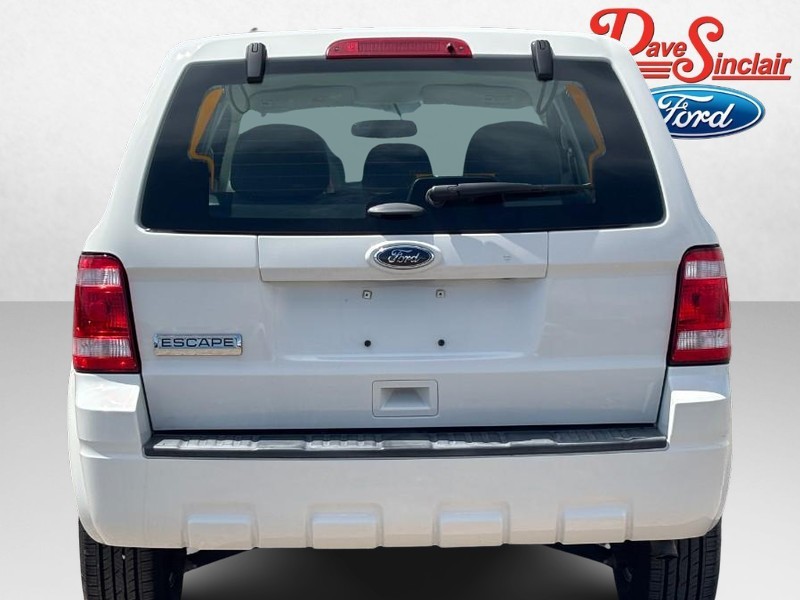 Ford Escape Vehicle Full-screen Gallery Image 08