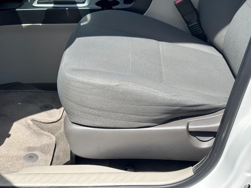 Ford Escape Vehicle Full-screen Gallery Image 17