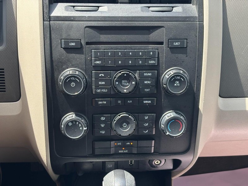 Ford Escape Vehicle Full-screen Gallery Image 22