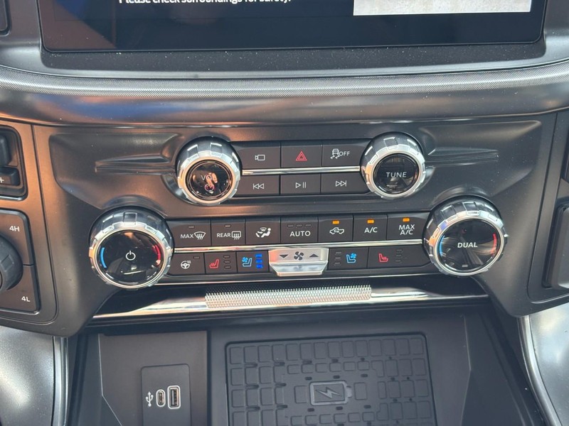 Ford F-150 Vehicle Full-screen Gallery Image 25