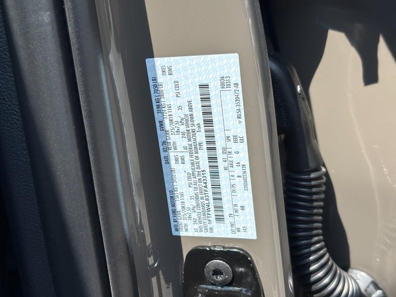 Ford F-150 Vehicle Full-screen Gallery Image 26