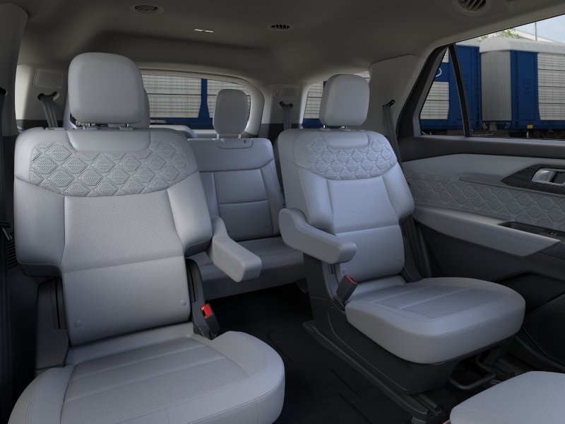 Ford Explorer Vehicle Full-screen Gallery Image 13