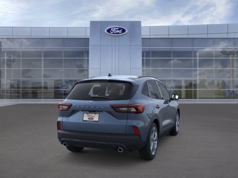 Ford Escape Vehicle Full-screen Gallery Image 10