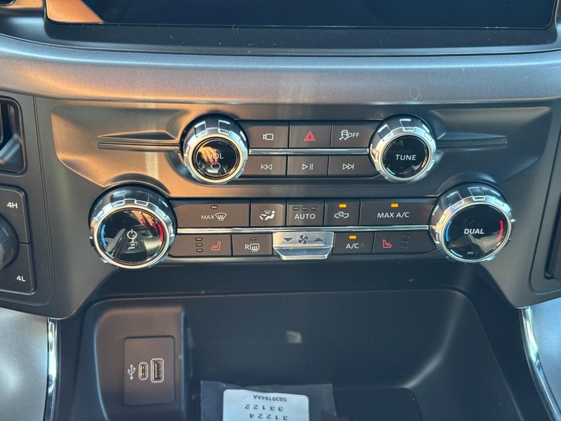 Ford F-150 Vehicle Full-screen Gallery Image 25