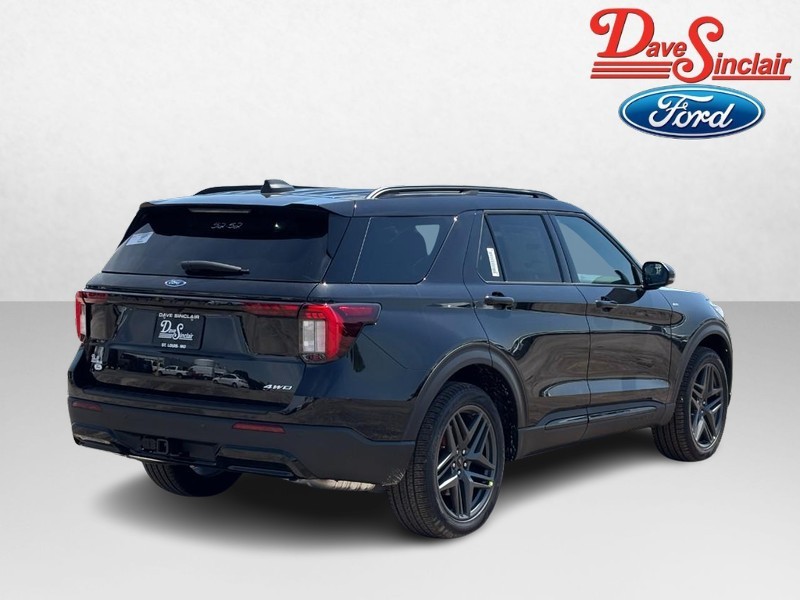 Ford Explorer Vehicle Full-screen Gallery Image 07