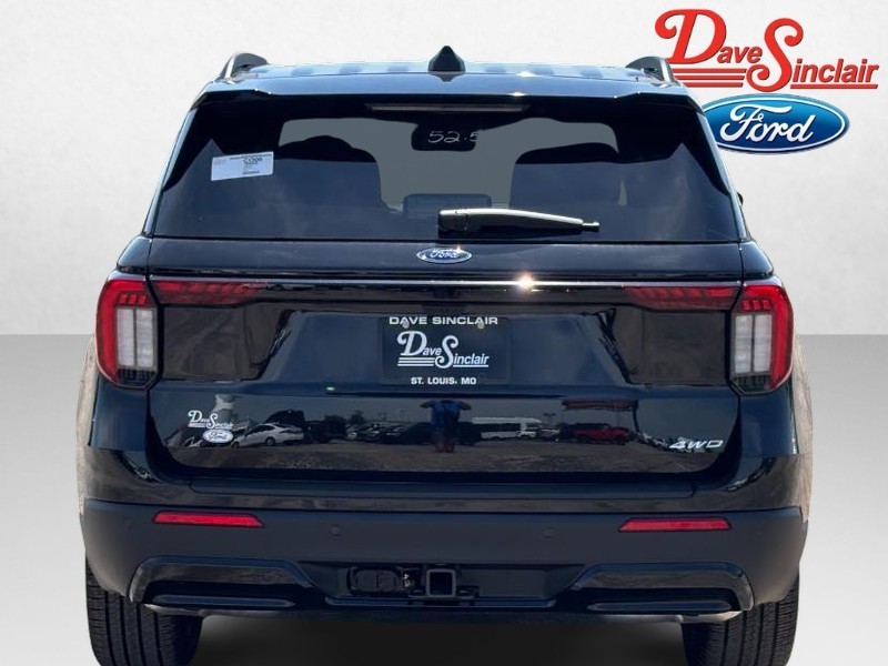 Ford Explorer Vehicle Full-screen Gallery Image 08