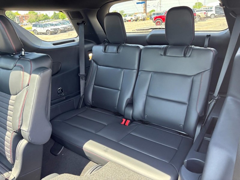 Ford Explorer Vehicle Full-screen Gallery Image 12