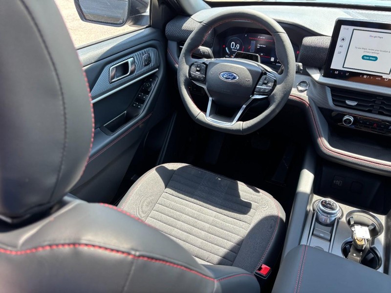 Ford Explorer Vehicle Full-screen Gallery Image 14