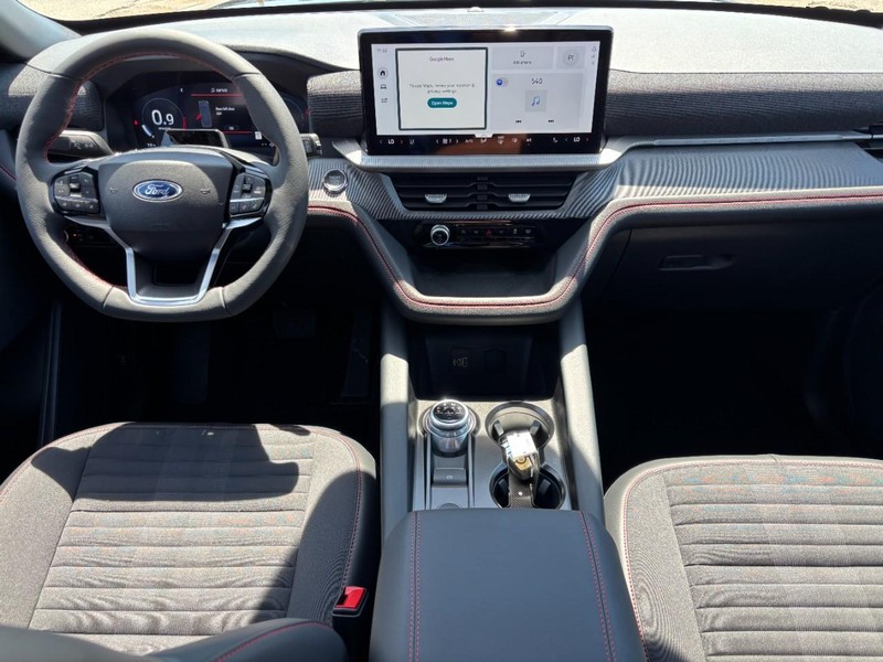 Ford Explorer Vehicle Full-screen Gallery Image 15