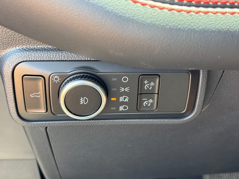 Ford Explorer Vehicle Full-screen Gallery Image 19