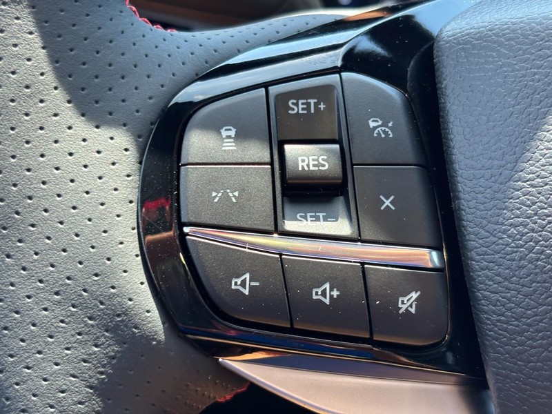 Ford Explorer Vehicle Full-screen Gallery Image 20