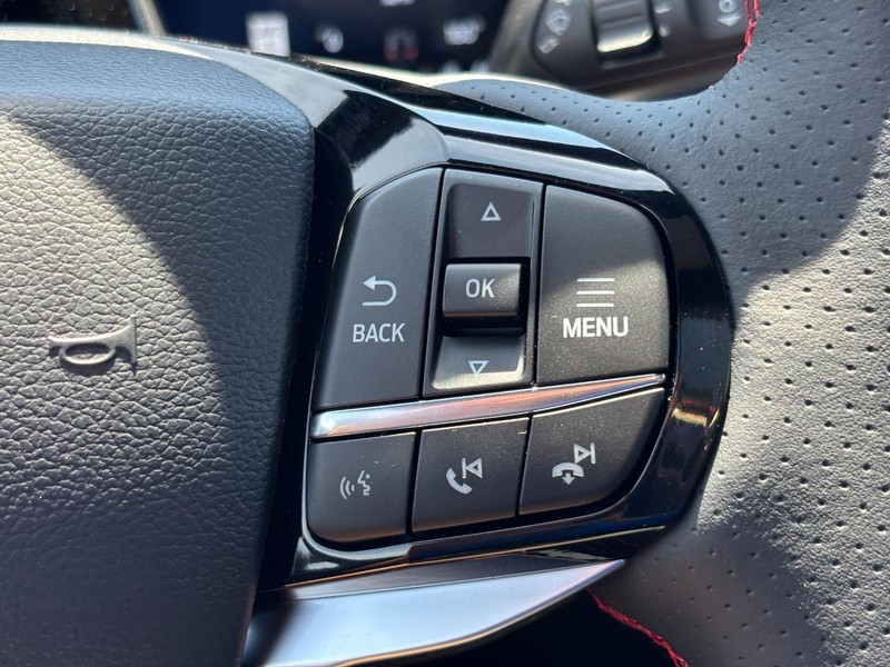 Ford Explorer Vehicle Full-screen Gallery Image 21
