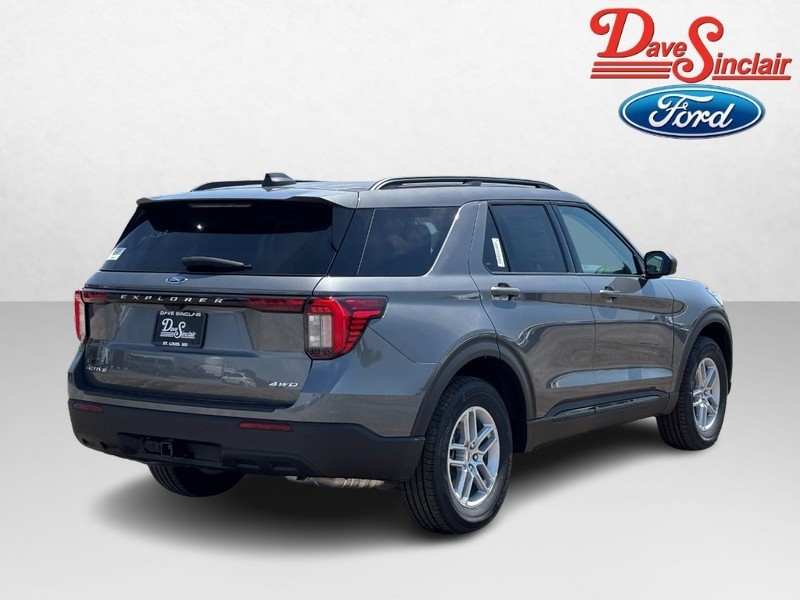 Ford Explorer Vehicle Full-screen Gallery Image 07