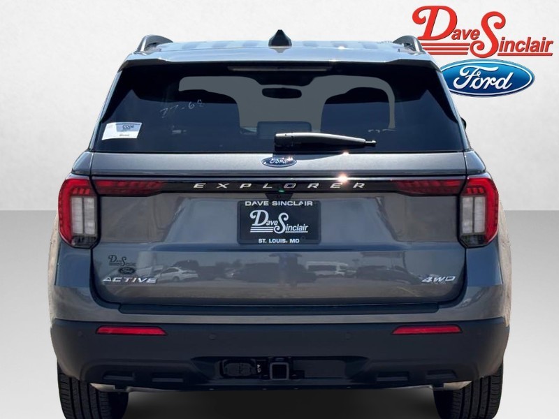 Ford Explorer Vehicle Full-screen Gallery Image 08
