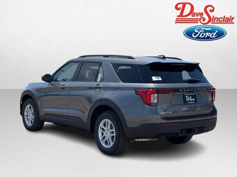 Ford Explorer Vehicle Full-screen Gallery Image 09