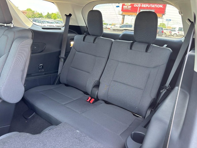 Ford Explorer Vehicle Full-screen Gallery Image 12