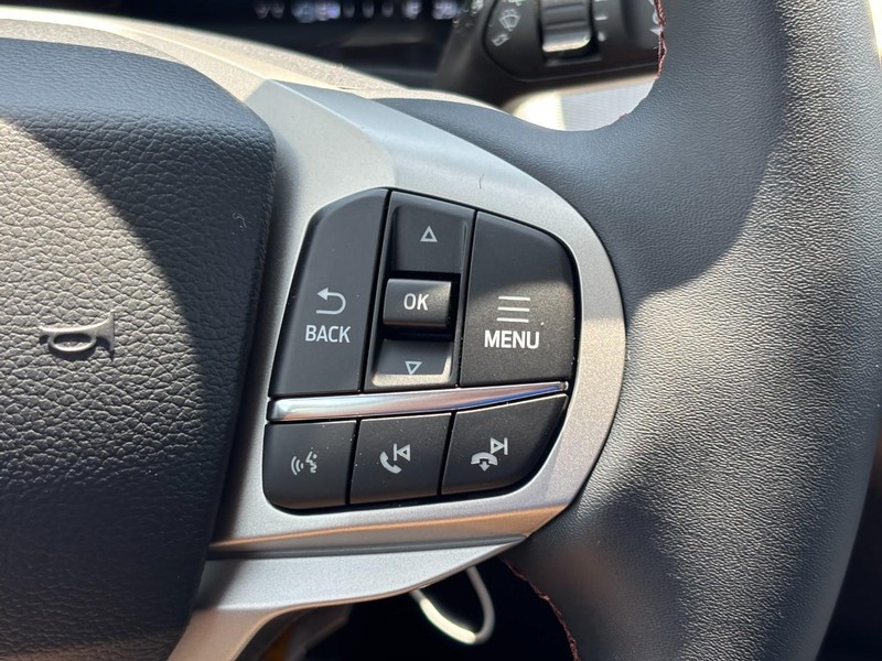Ford Explorer Vehicle Full-screen Gallery Image 21
