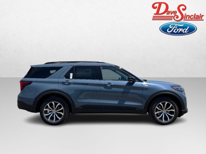 Ford Explorer Vehicle Full-screen Gallery Image 05