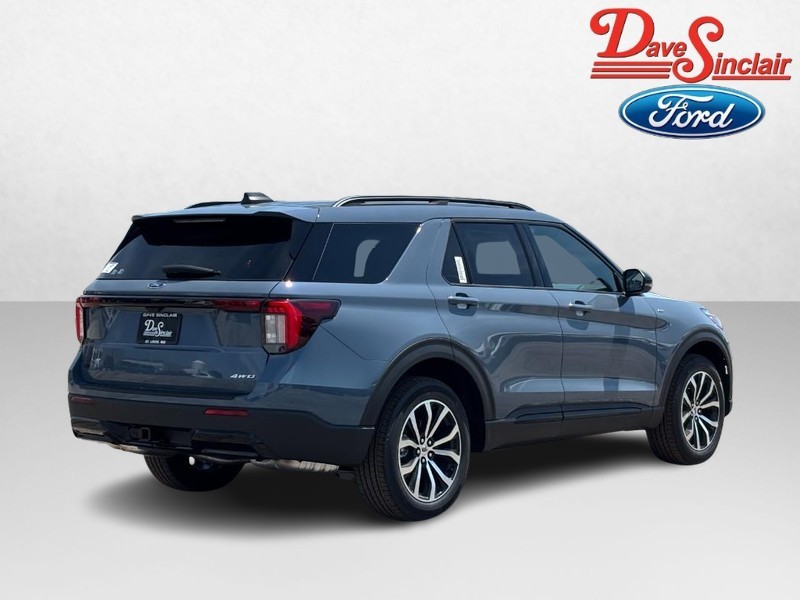 Ford Explorer Vehicle Full-screen Gallery Image 07