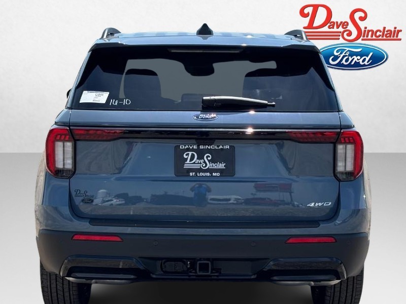 Ford Explorer Vehicle Full-screen Gallery Image 08