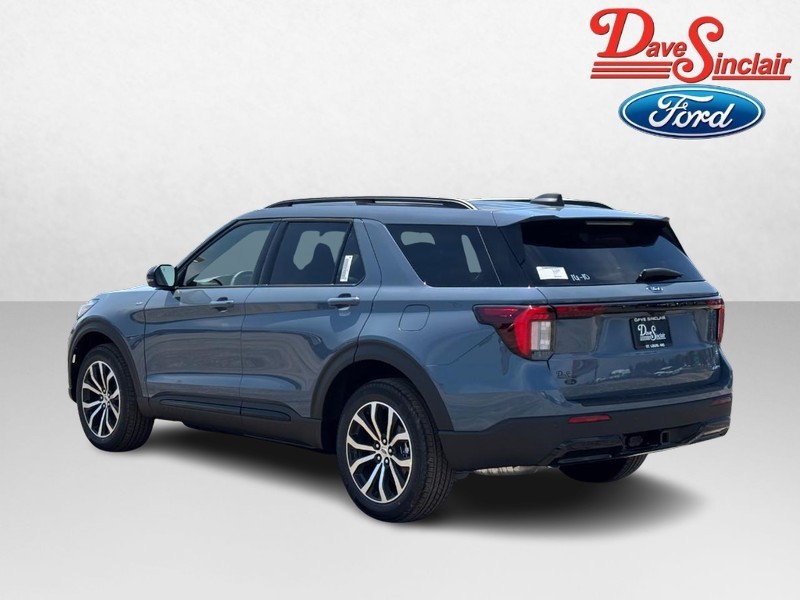 Ford Explorer Vehicle Full-screen Gallery Image 09